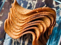 Мясные снеки: Ресторанные гренки с сыром