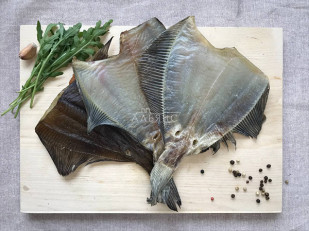 Кальмар палочки х/к: Камбала камчатская вяленая без икры