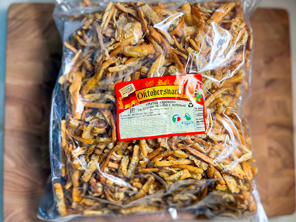 Нитка ЖАРЕНАЯ "Чеснок с зеленью" Oktobersnack 1 кг (сырный продукт) в Звенигороде