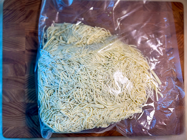 Сырный продукт ФЕРМЕРСКИЙ паутинка  укроп/чеснок в Звенигороде